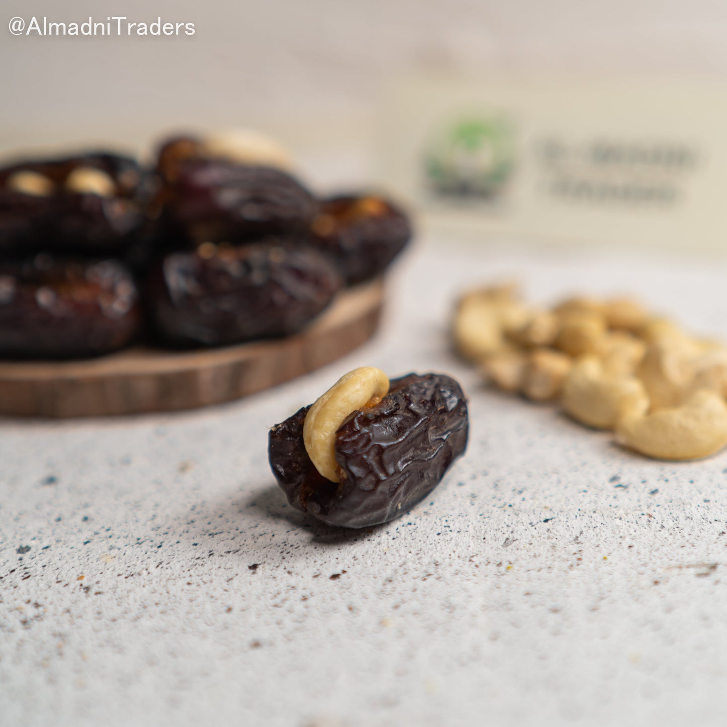 Qalmi khajoor with Cashew showcasing its freshness & texture.