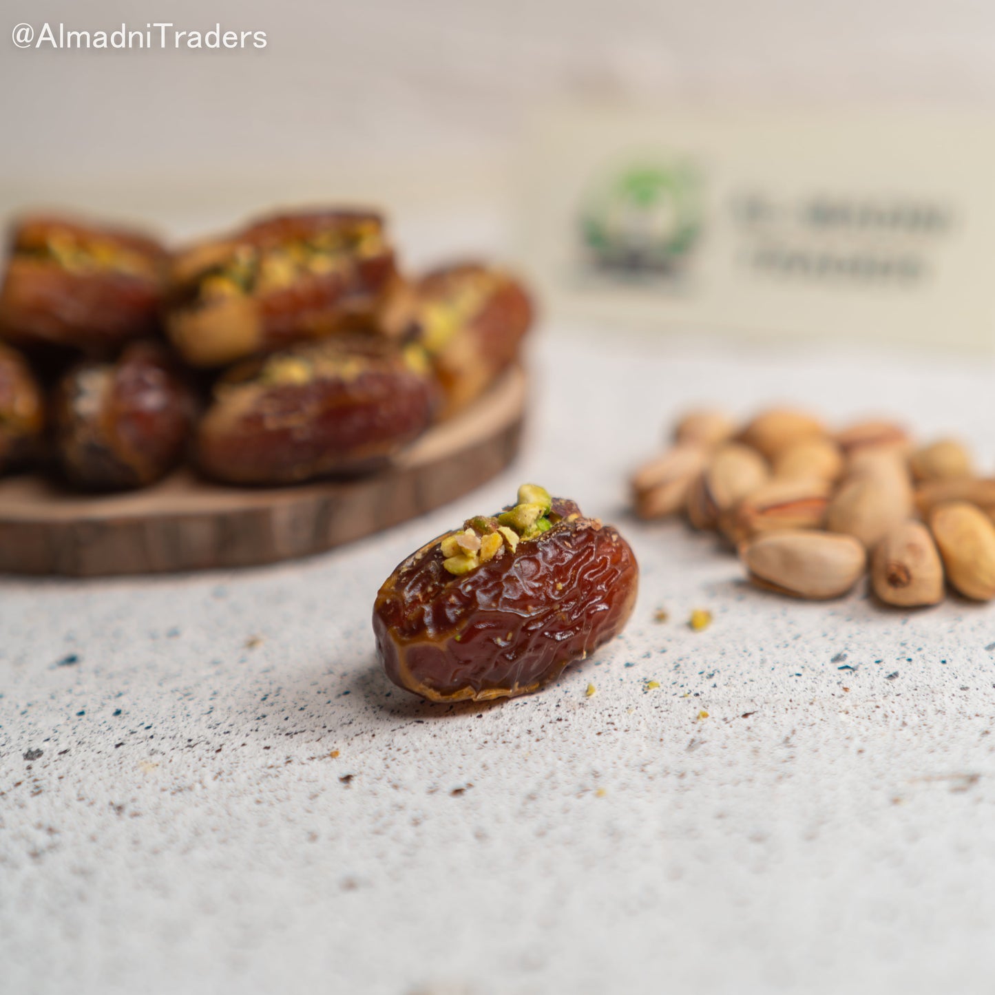 Sughai Khajoor with Pistachio